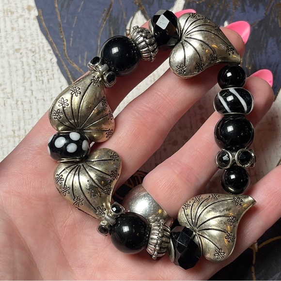 Vintage Y2K Chunky Textured Heart Black and Silver Beaded Stretch Bracelet D3 - Picture 3 of 11
